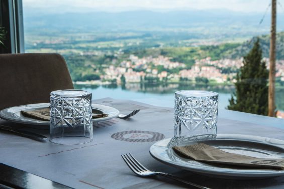 gaitanis table view